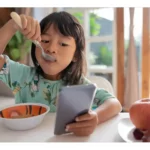 The Impact of Mobile Phones on Kids' Eating Habits: A Comprehensive Guide for Parents